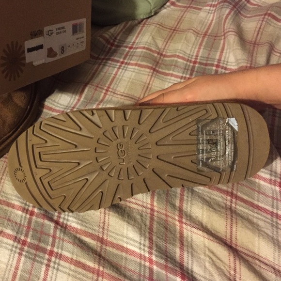 Neumel ugg slippers ! - Picture 3 of 3
