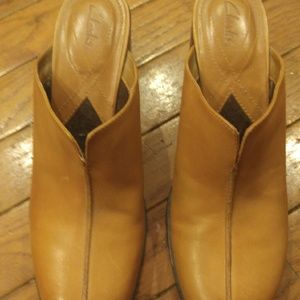 Super Super Comfy Clarks Mules Sz 7