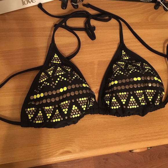 Bikini - Picture 2 of 3