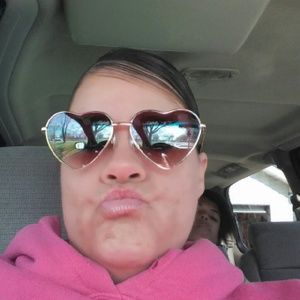 Meet your Posher, Sharon