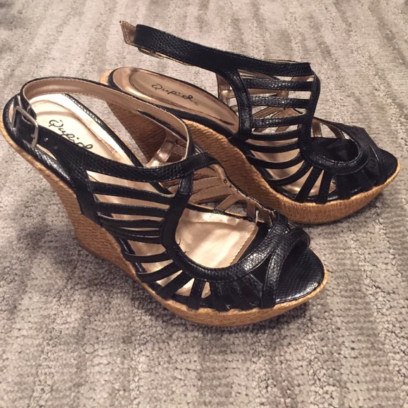 Black strapped wedges