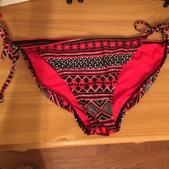 Bikini - Picture 3 of 3