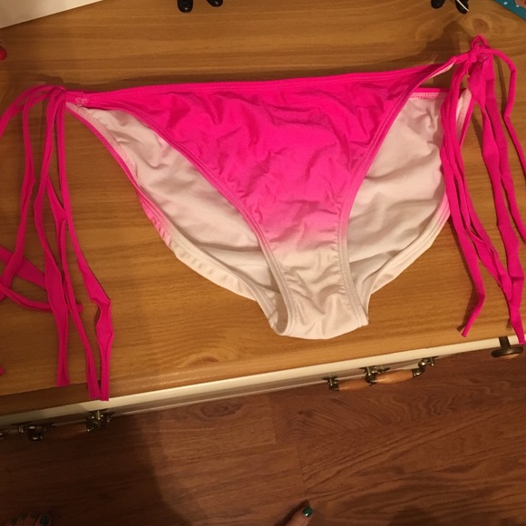 Bikini - Picture 2 of 3