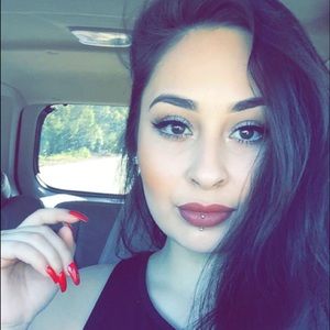 Meet your Posher, Zelia