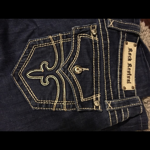 Boot cut size 31 Rock Revival Jeans! 🎉
