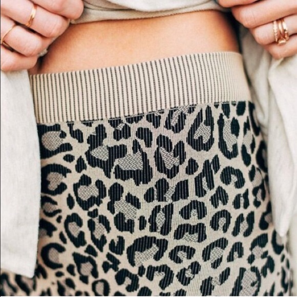 Leopard Knit Leggings - Picture 3 of 3