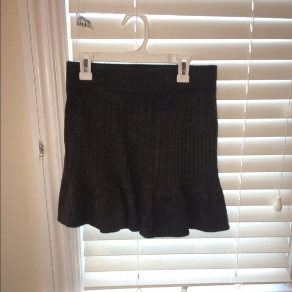 Grey fitted skirt