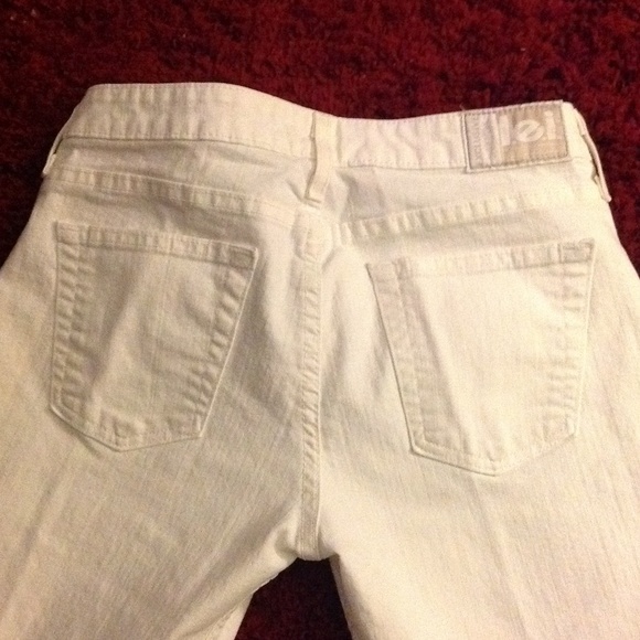 Beautiful white capris. - Picture 3 of 4