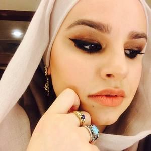 Meet your Posher, Ayse