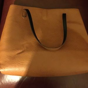 Reversible tote