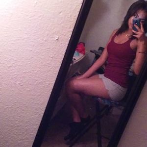 Meet your Posher, Dahlia