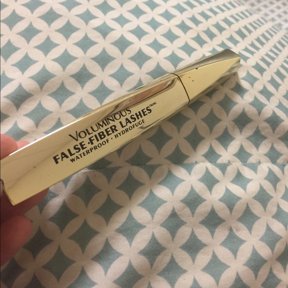 Voluminous False Fiber Lash Mascara