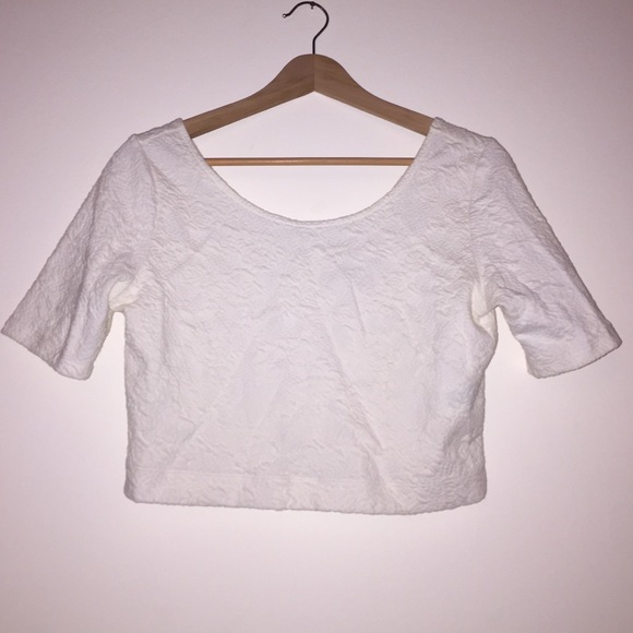 White cropped t-shirt
