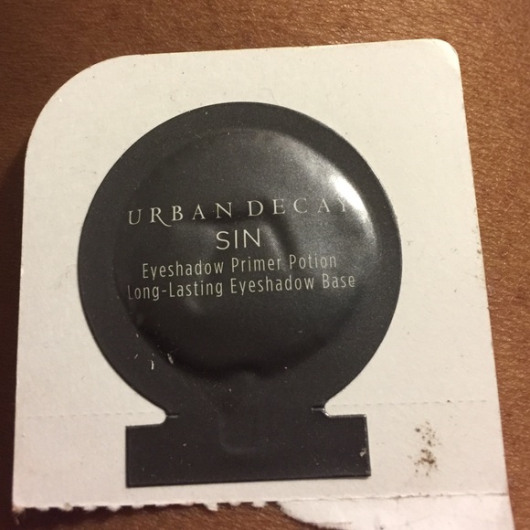 UD eyeshadow primer sample