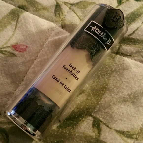 Kat Von D Lock-it Foundation shade Light 42