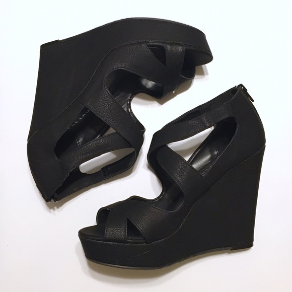 NWOT Chinese Laundry black wedges