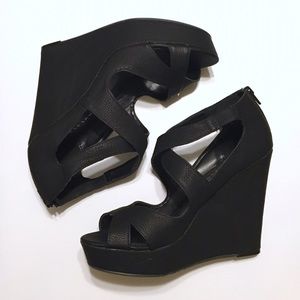 NWOT Chinese Laundry black wedges