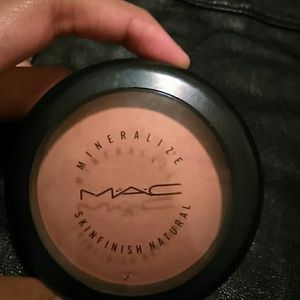 Mac "give me sun" mineralize skin finish