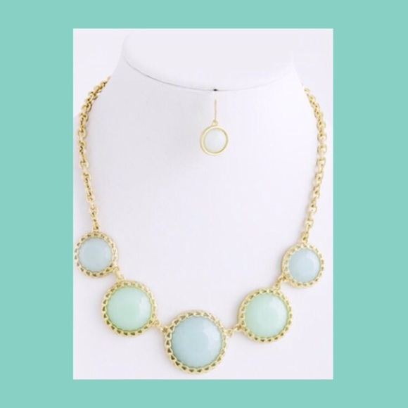 Jewelry - NWT Circle Linked Jewel Necklace & Earrings