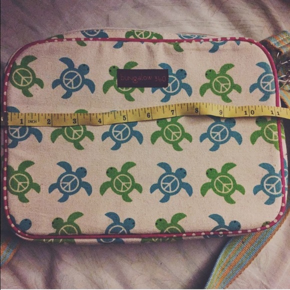 Bungalow 360 turtle peace bag