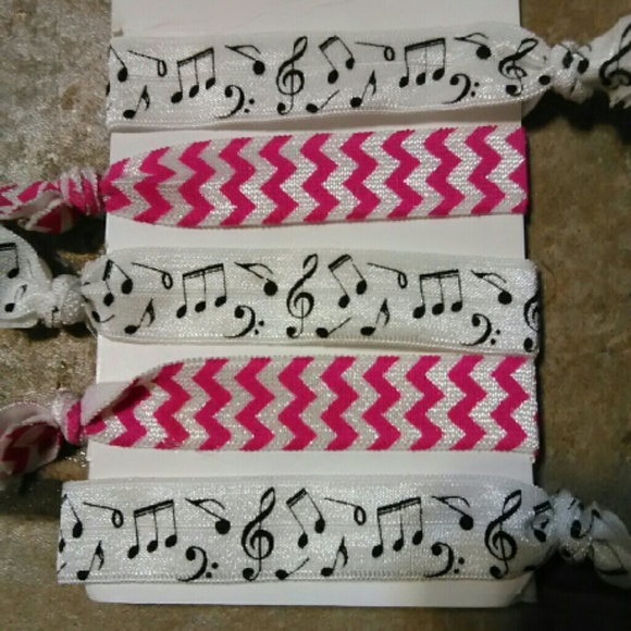 5 handmade hair ties