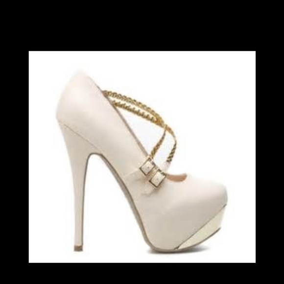 Shoe Dazzle Shoes - Never worn nude pumps with gold accent toe & steal