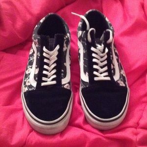 Cute simple floral Vans🌺