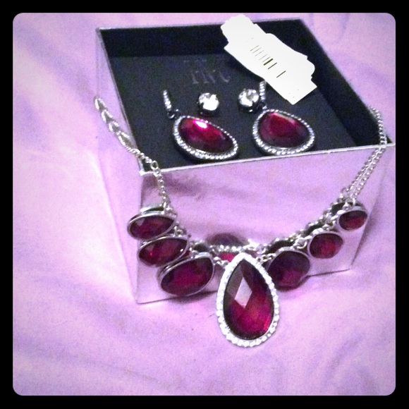 🔴 FIRE & ICE ❤️ earrings and necklace set! I~N~C