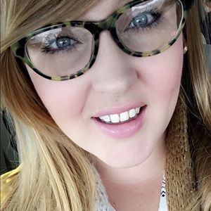 Meet your Posher, Caitlin