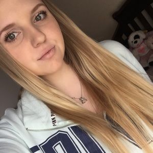 Meet your Posher, Courtney