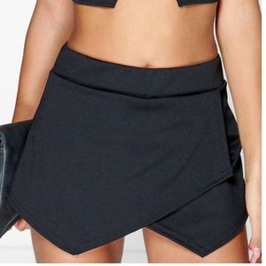 super cute and trendy white skort 💋