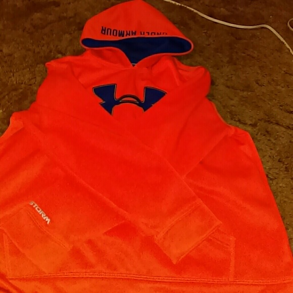 Under armour sweatshirt