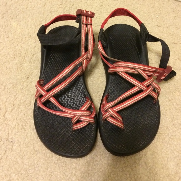 Looking to trade for single strapped chacos!