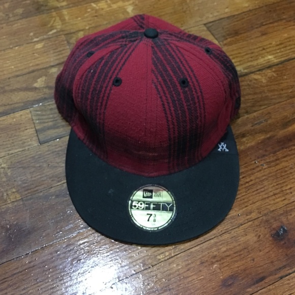 Fitted cap - Picture 1 of 2