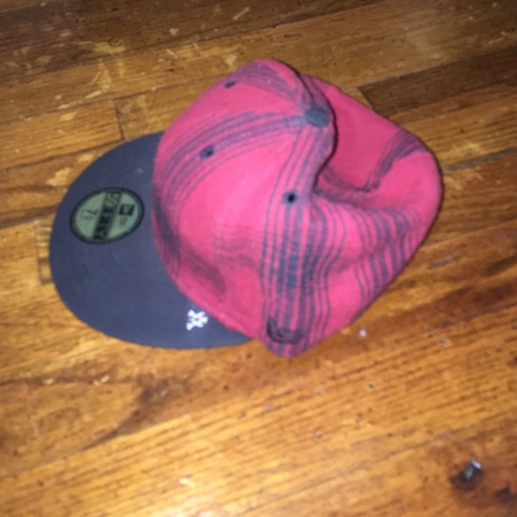 Fitted cap - Picture 2 of 2