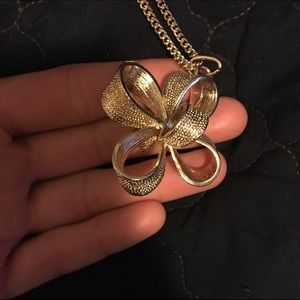 Gold bow necklace