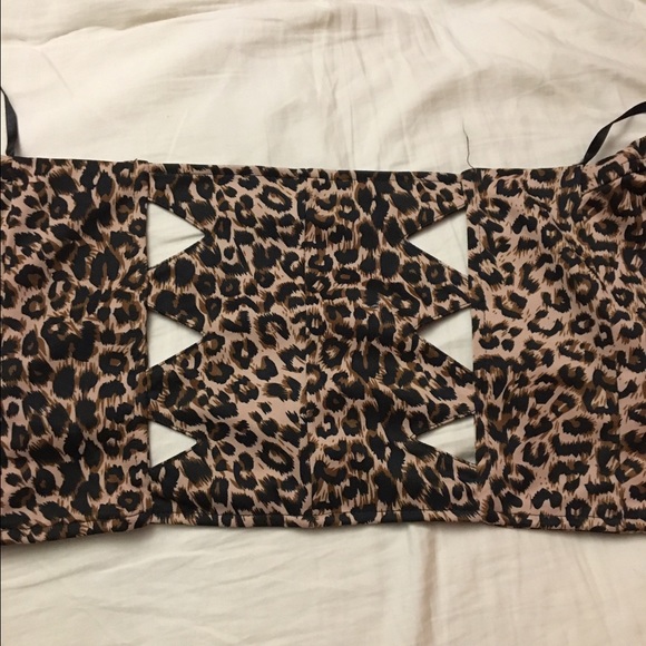 BNWT Animal Print zipper crop top - Picture 2 of 4