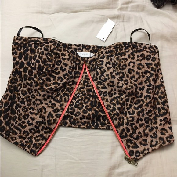 BNWT Animal Print zipper crop top - Picture 3 of 4