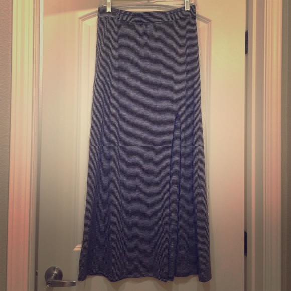 🌟SALE🌟American Eagle Grey Striped Slit Skirt