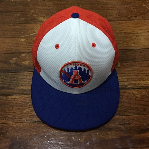 Fitted cap - Picture 1 of 2