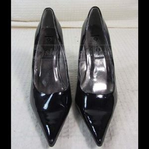 Studio H-D2 Women's Sz 8M Black Pumps