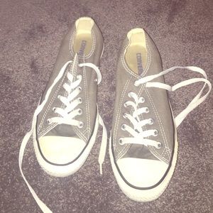 Grey converse!