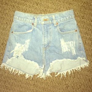 BRANDY MELVILLE Highwaisted Jean Shorts