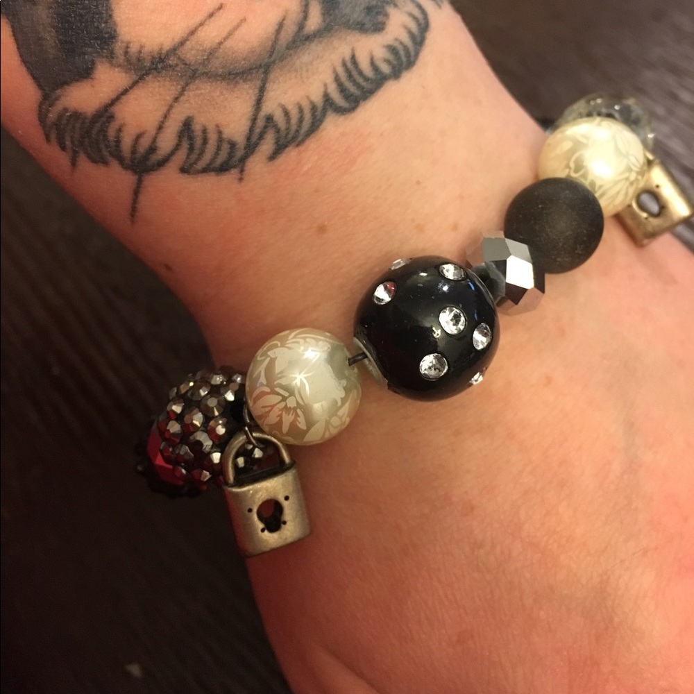 Black, silver and pearls bracelet!
