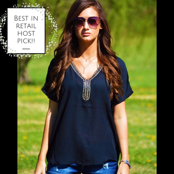 Blackberry Boutique Tops - 🚨LAST ONE SALE🚨Black Is In Top