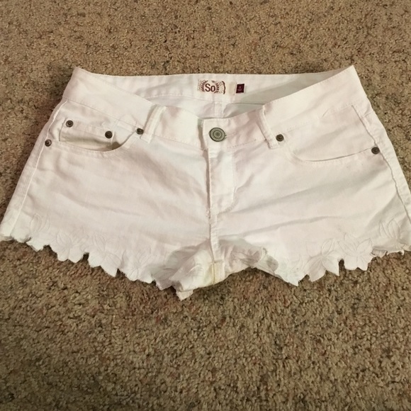 SO WHITE DENIM SHORTS WITH FLORAL EDGING