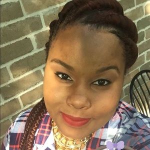 Meet your Posher, Elyse