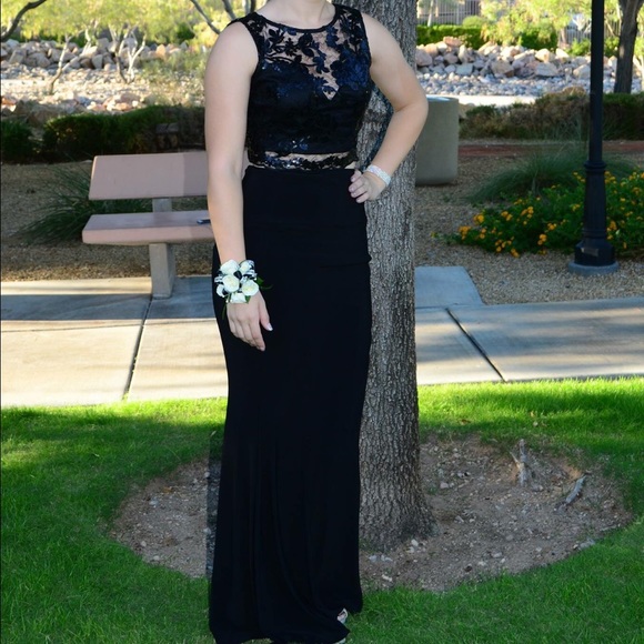 Prom dress all lace in the back