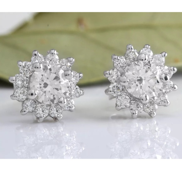 Splendid .90Ct Diamond Earrings in 14k gold