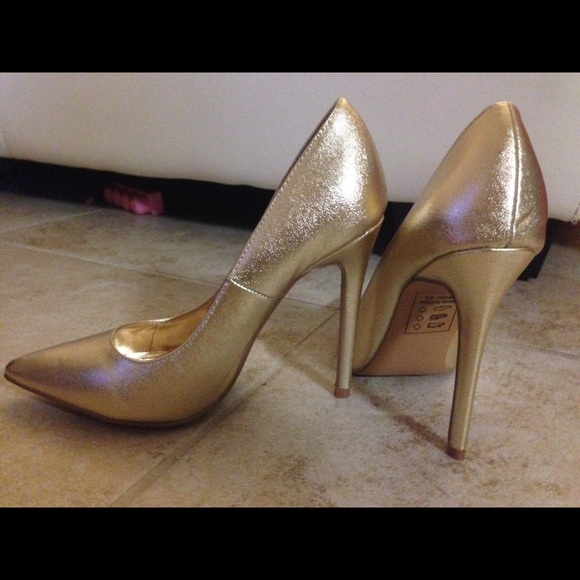Gold pumps NEW wot - Picture 2 of 3